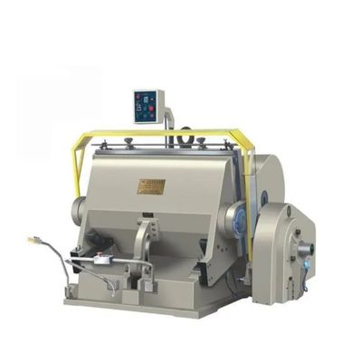 Coupeuse semi-automatique à plat pour boîtes de carton ondulé