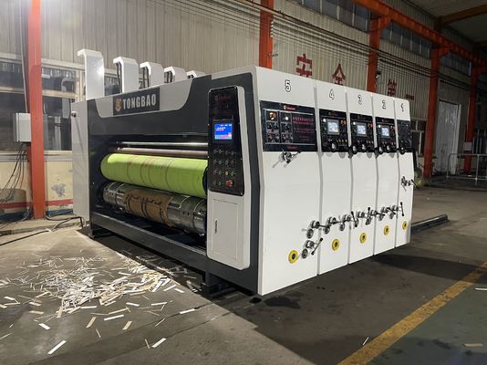 Machine automatique d'impression de boîtes de carton à plaques flexibles pour une production de boîtes de carton précise et rapide