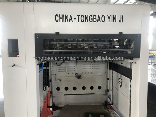 Machine de fabrication de cartons ondulés à découpe à l'aide d'une matrice de carton produite efficacement
