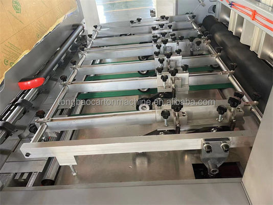Machine automatique de découpe sous pression de carton et de papier ondulé avec station de décapage