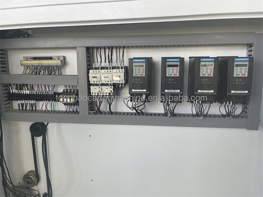 Machine de laminage automatique de carton ondulé pour un processus de production en douceur