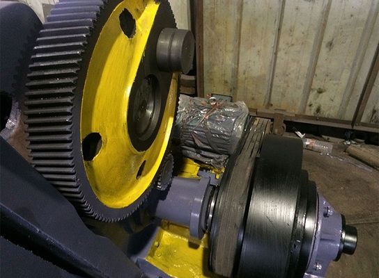 Machine de découpe à matrices semi-automatique Plateforme à plat pour une production lisse et précise