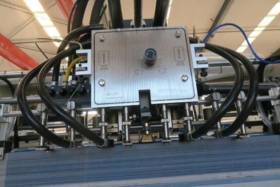 Machine automatique de laminage du carton ondulé pour le laminage et le montage de flûtes