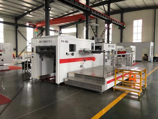 Machine de creusement de boîtes de 500 mm largeur 5500 feuilles/h Capacité de découpe automatique à la matrice