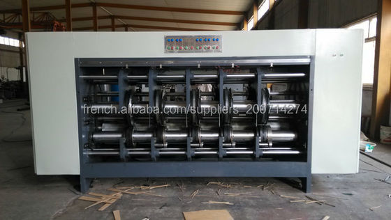 Machine à boîtes ondulées semi-automatique à fente rotative avec exigences du client