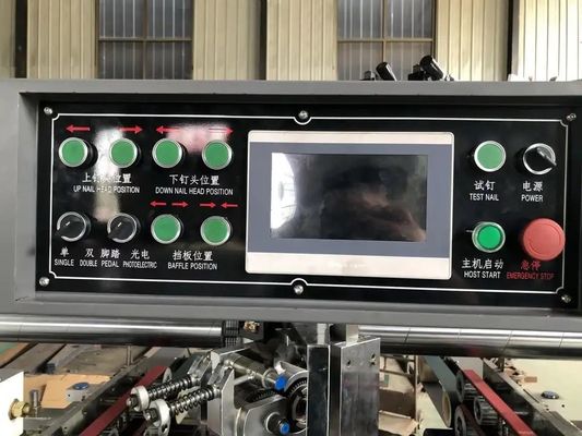 Semi-automatique à double servo pour l'alimentation manuelle de la couture de carton ondulé