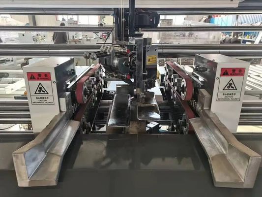 Semi-automatique à double servo pour l'alimentation manuelle de la couture de carton ondulé