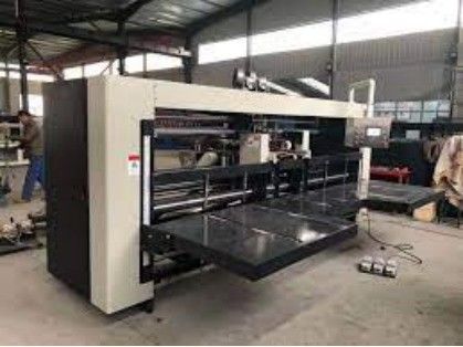 Machine à coudre à double pièce en carton ondulé parfaite pour les emballages personnalisés
