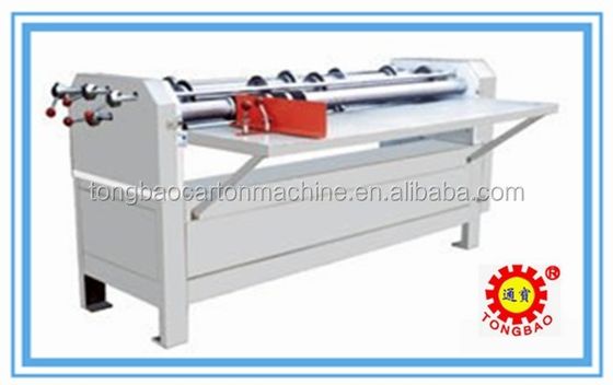 Tissage et scoring en carton ondulé avec matériau d'emballage en plastique pour le laminage du papier