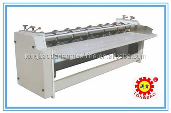 Tissage et scoring en carton ondulé avec matériau d'emballage en plastique pour le laminage du papier