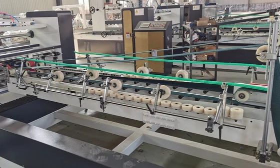 Machine de collage de dossiers entièrement automatique professionnelle pour cartons ondulés