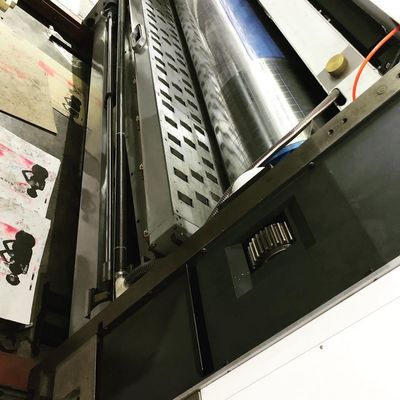 Améliorez votre processus d'emballage avec notre machine automatique de fabrication de cartons ondulés