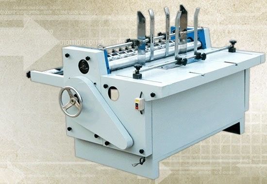 Machine de fente de cloisonnement en carton ondulé avec mesures précises